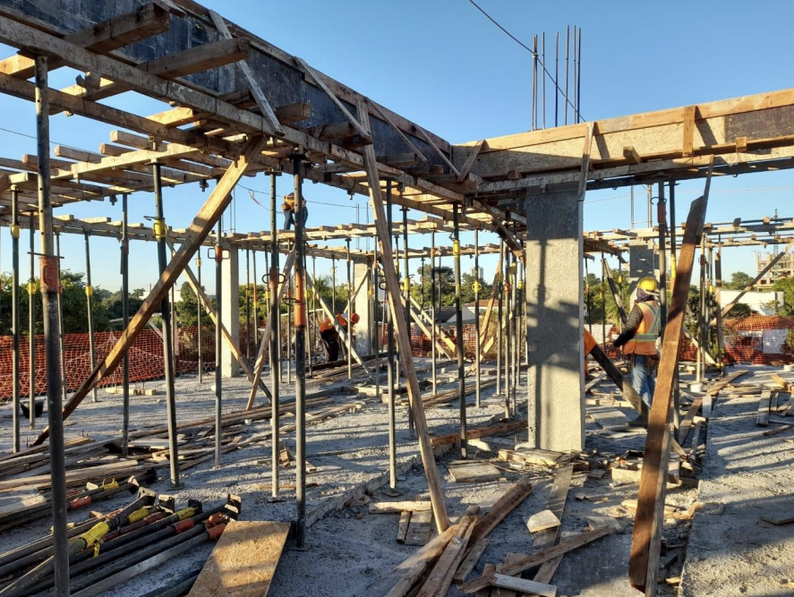 Schalung und Bewehrung auf der Dachterrasse von Residencias del Sol