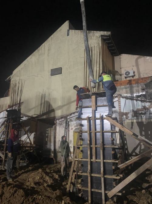 Night-time concrete pour of structural elements at Park Lofts Los Arboles