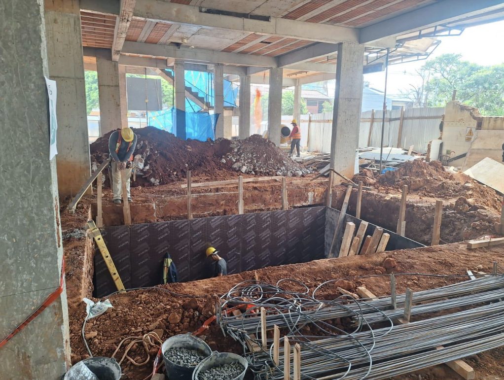 Excavation for the water tank and septic chamber at Residencias del Sol