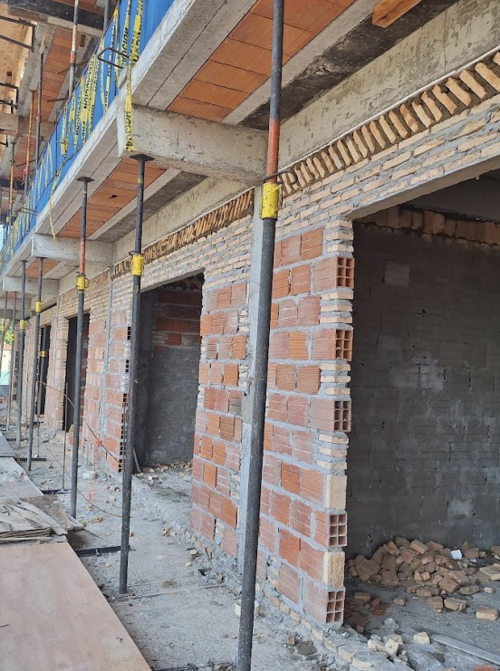 Masonry underway at Residencias del Sol